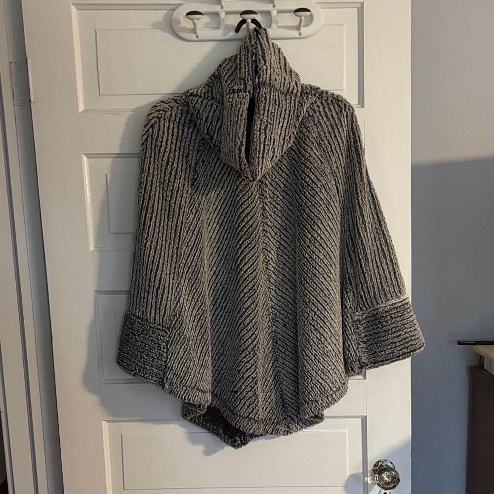 Capote Cowl Neck Fur Cape/Poncho